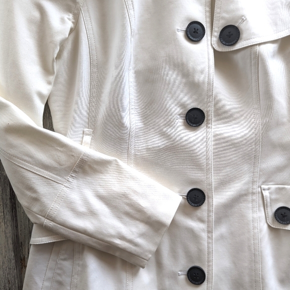 BCBGMaxAzria White Trench Coat with Pleats Womens Medium - Picture 9 of 11